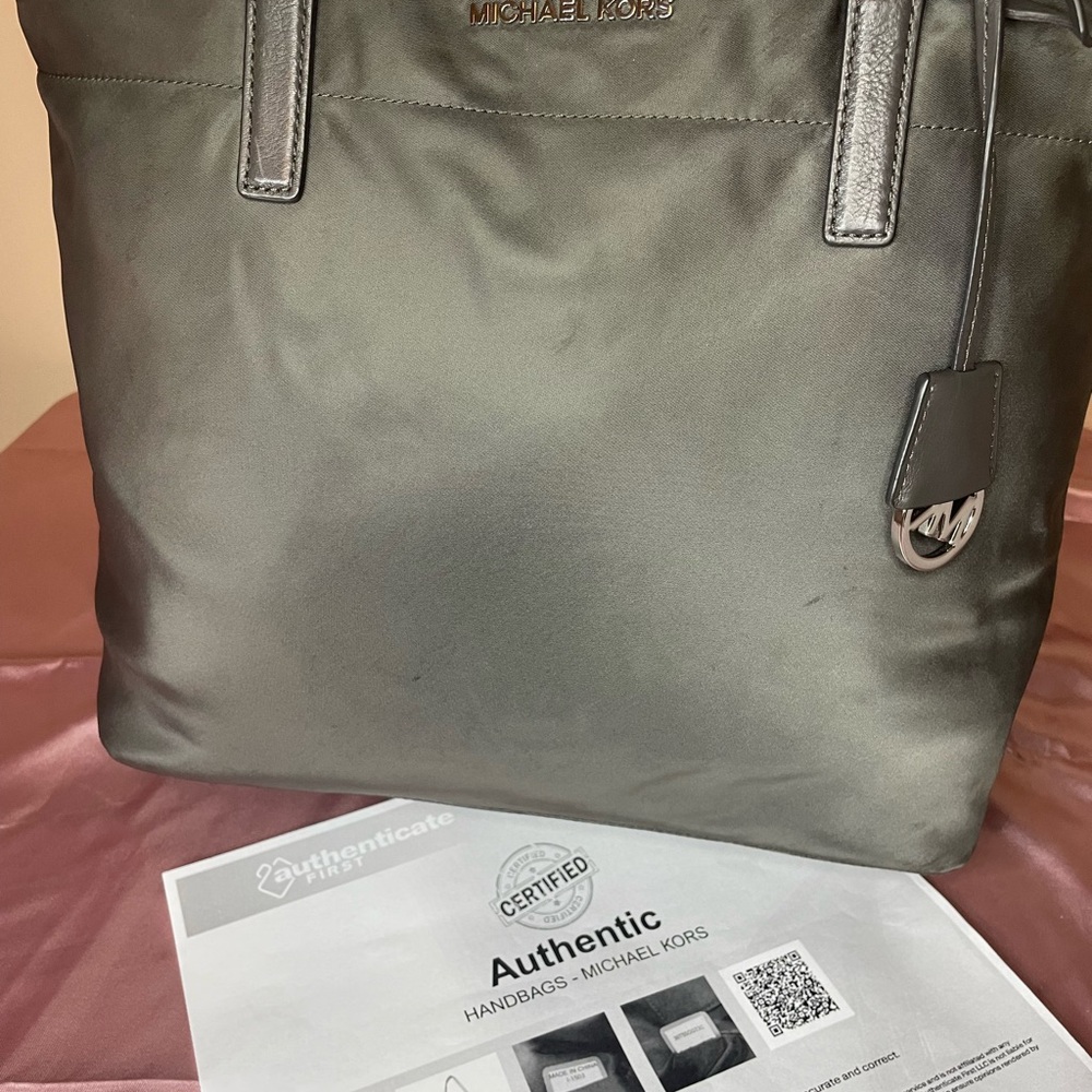 Authentic Michael Kors Purse!!! #021NCOA Michael Kors Metallic Gray Bag